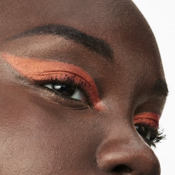 ZARA Metallic pigment Eye Shadow in a beautiful peach shimmer shade❣️ - Picture 2 of 10